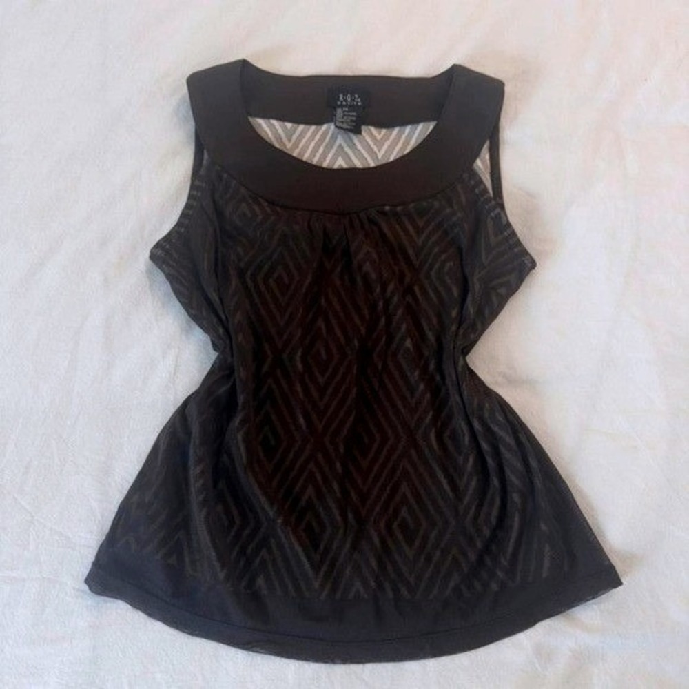 2000s R.Q.T Petite Brown and white chevron patterned Y2K blouse